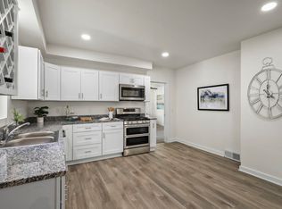 709 Linnerud Dr, Sun Prairie, WI 53590