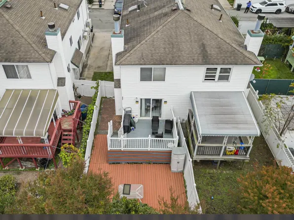 50 Bergen Beach Place image 11 of 15