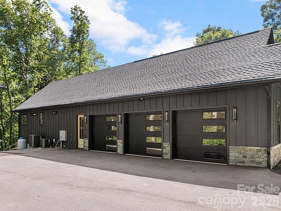 3rd image of 80 Maple Grove Ct