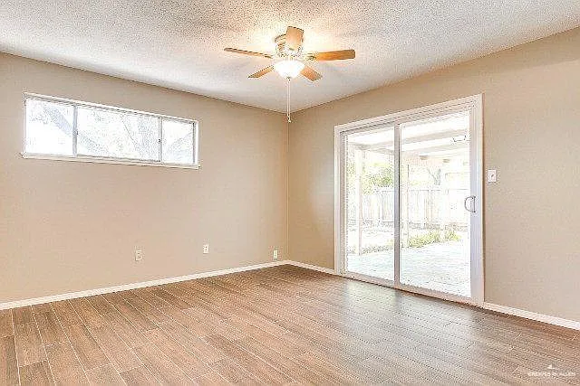 1524 Primrose Ave — Photo 5