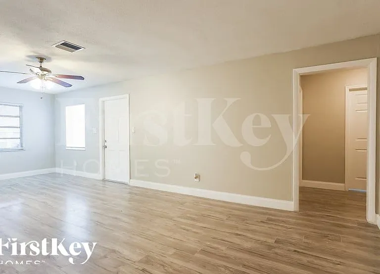 2740 SW 7th St — Photo 8