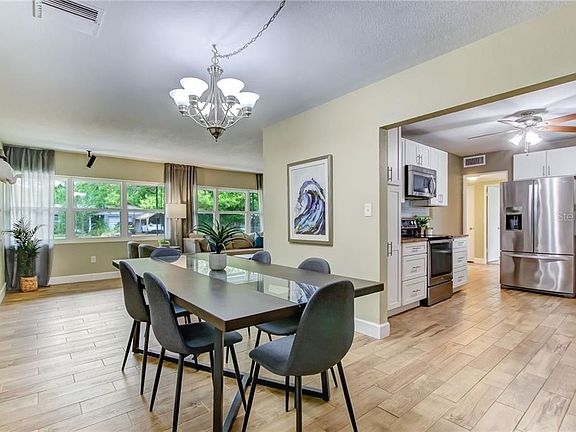 5th image of 2401 Palmetto Dr