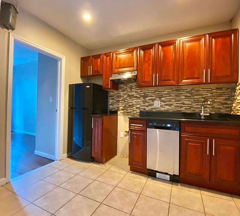 2nd image of 507 E 73rd St APT 25