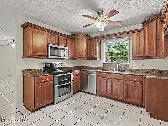 2nd image of 15317 Parkwood Dr N