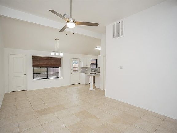 5th image of 2711 Pheasant Creek Dr