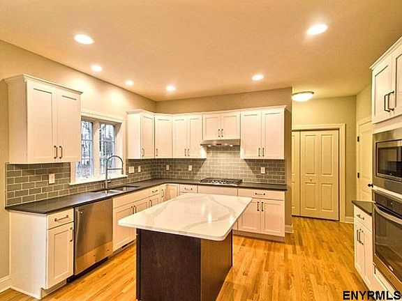 5th image of 4 Brisbane Ct