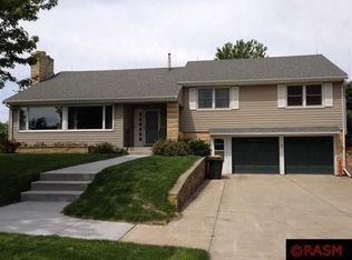 764 Valley View Dr, Saint Peter, MN 56082