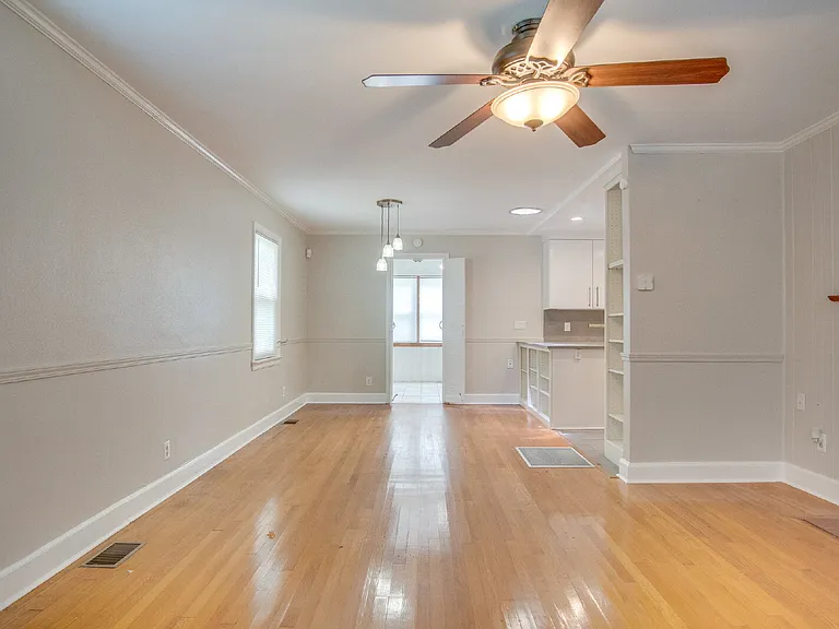 1613 E Jordan St — Photo 4
