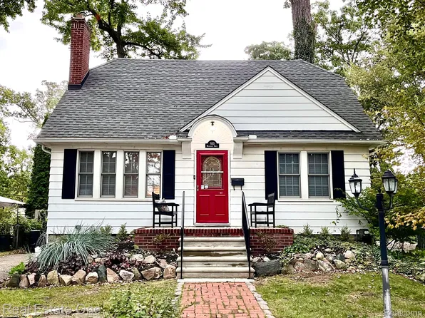 930 Woodcrest Dr, Royal Oak, MI 48067