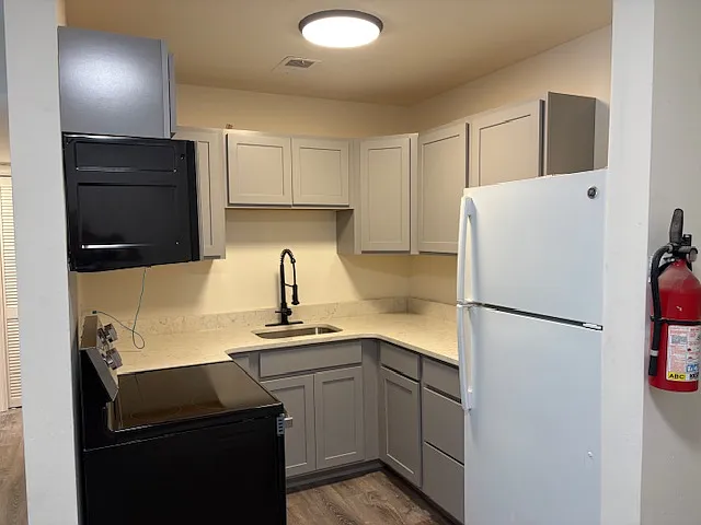 2 bed, 800 sqft, $1,200 — Photo 2