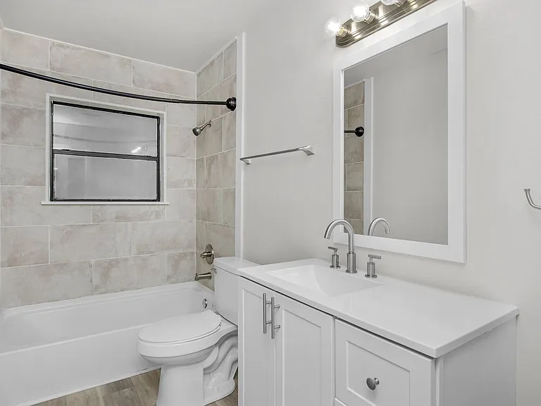 3760 Bayou Blvd — Photo 22