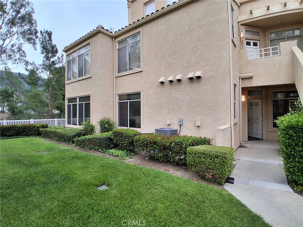 Building Photo - 3190 Altura Ct #101
