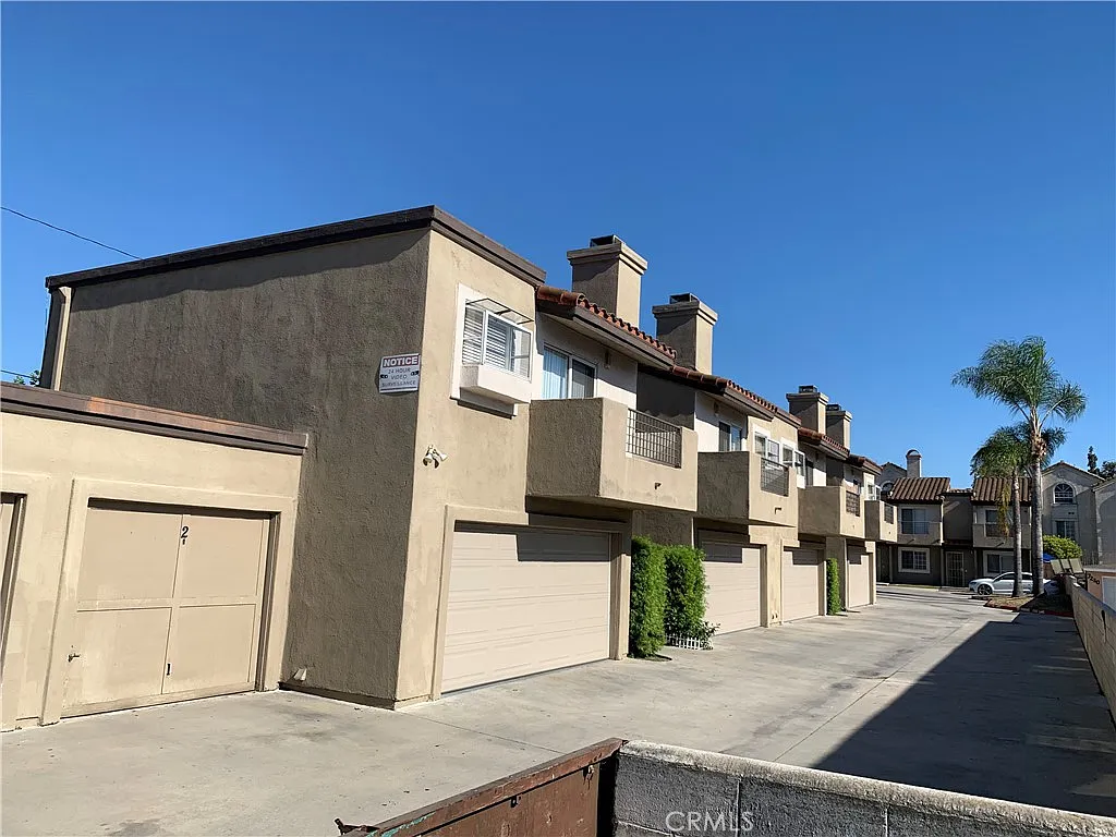 2 bed, 1.5 bath, 950 sqft, $2,650 — Photo 1