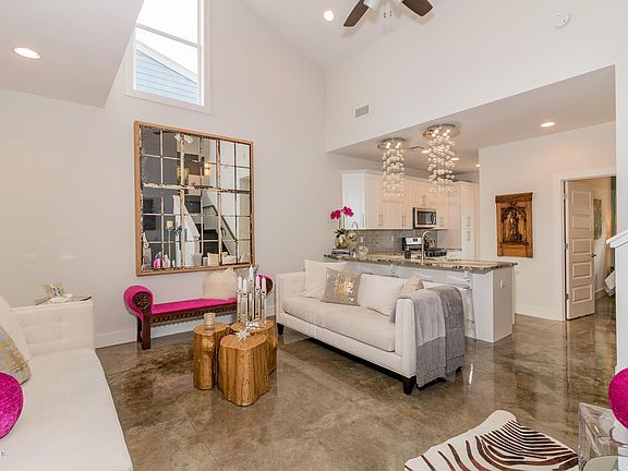 4th image of 301 Highland Park Ln