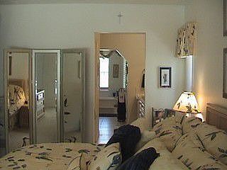 Master Bedroom/Bath Dual Sinks Glass Block Shower Jacuzzi Tub CA Walkin Closet