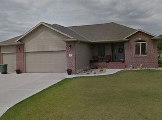 516 Sandalwood Dr, Grand Island, NE 68803