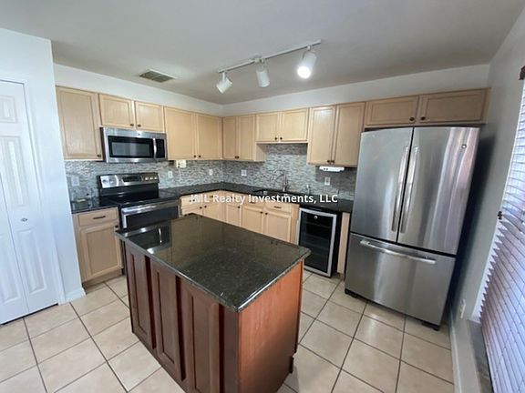 4th image of 2301 Saphire Ct