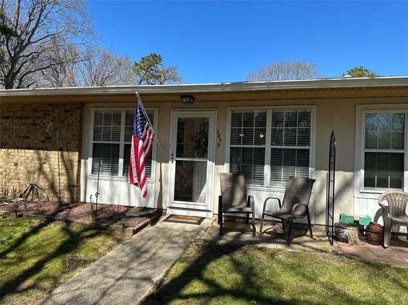 305 Torquay Court #B, Ridge, NY 11961