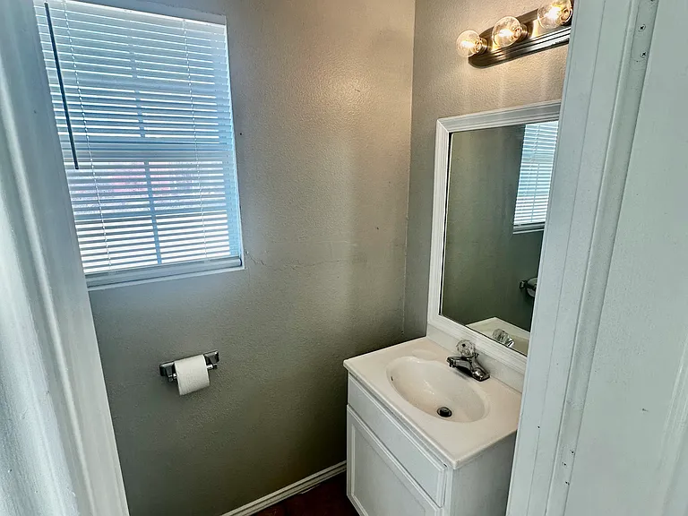 768 Avondale Ave #201 — Photo 7