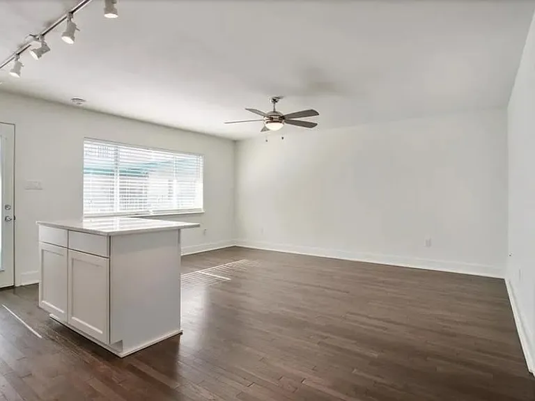 2833 Saint Charles Ave — Photo 6