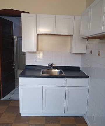 2nd image of 2307 N Hamlin Ave Unit 1