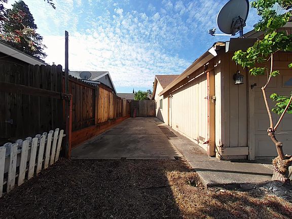3rd image of 104 Duncan Way