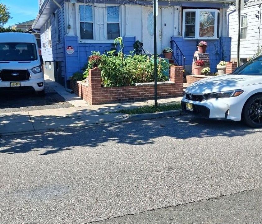 1st image of 21 Ida St