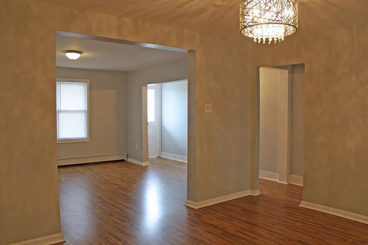 4 bed, 1245 sqft, $2,500 — Photo 4