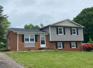 212 Stonehedge Dr, King, NC 27021