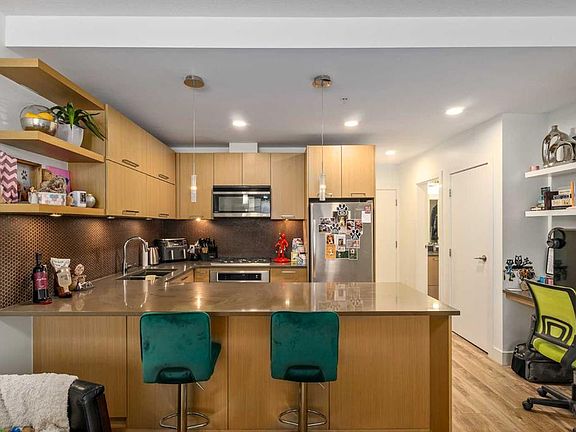 3rd image of 721 E 4th St NE #137