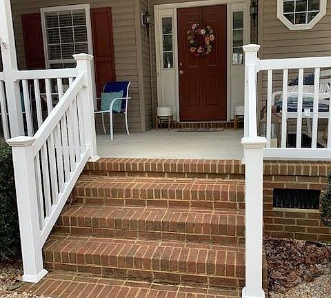 2nd image of 1515 Sunset Ln