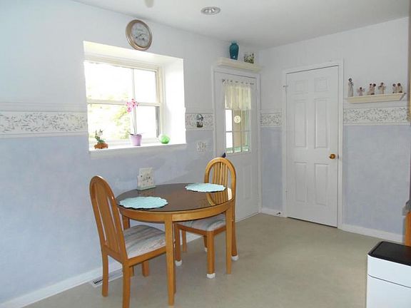 4th image of 333 Windgate Ct