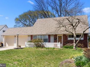 27 Canna Rd, Levittown, PA 19057