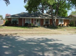 806 Windsor Pl, Grand Prairie, TX 75051