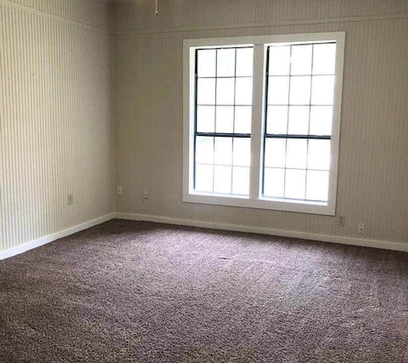 1st image of 1004 Avenue F