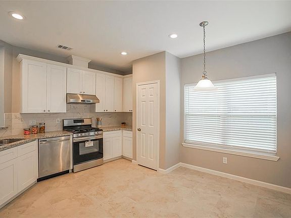 4th image of 13530 Avonshire Dr