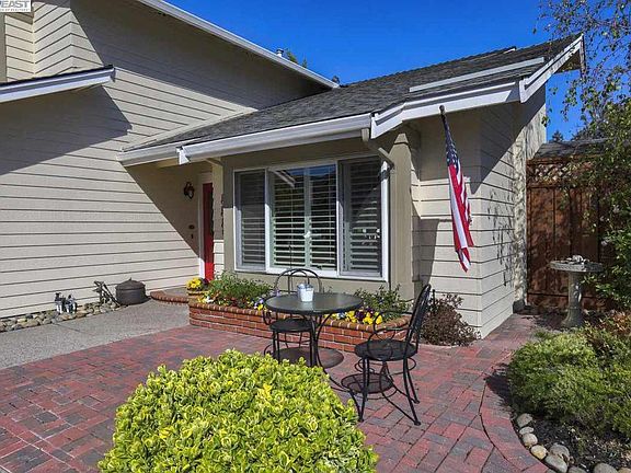 3rd image of 3016 Calle De La Mesa
