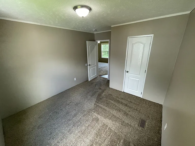 Amherst Ridge — Photo 21