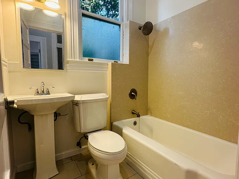 1259 Lombard St — Photo 9