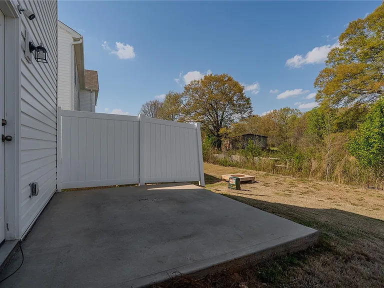 14 Loebner Ln — Photo 41