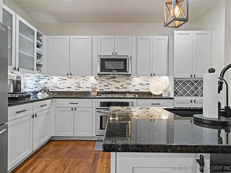 1407 S Saint Louis Ave #B — Photo 12