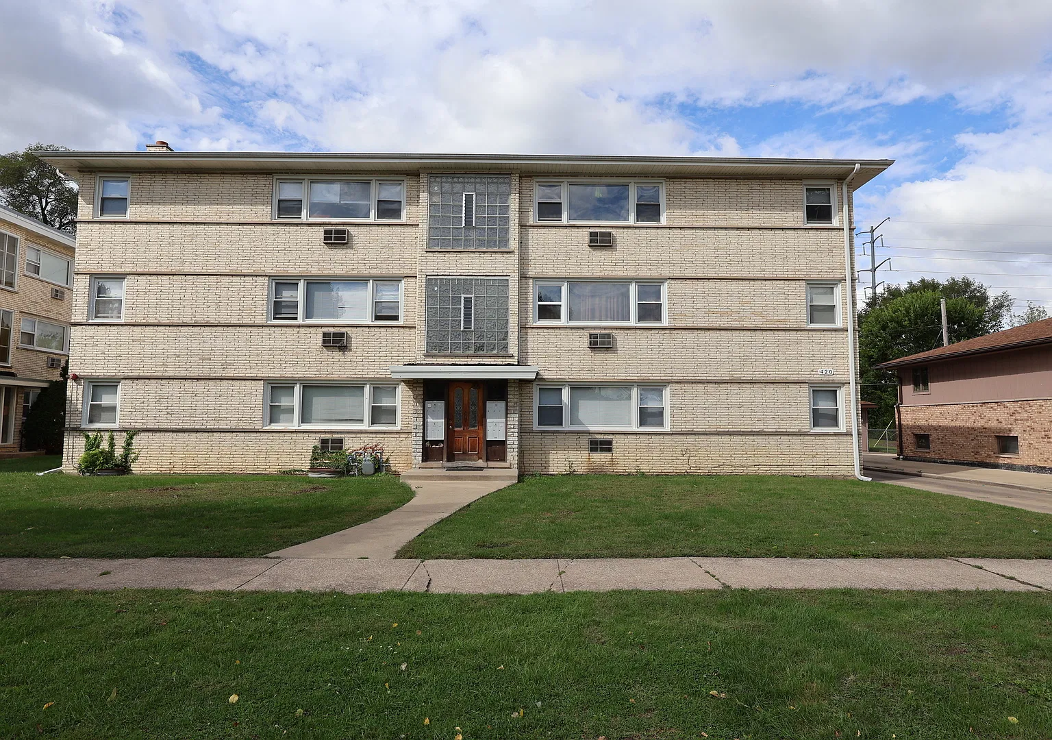 420 Beach Ave — Photo 1