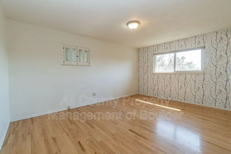 4 bed, 2.5 bath, 2300 sqft, $3,900 — Photo 3