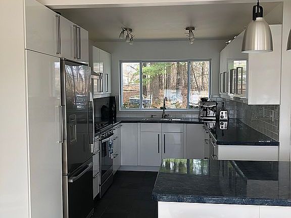 2nd image of 150 Sunnyside N