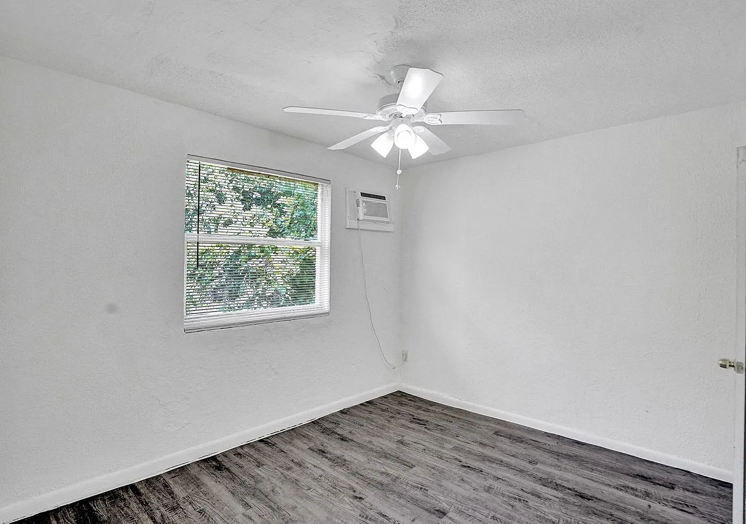 708 — Photo 2