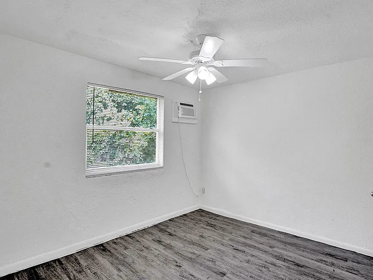 708 NW 4th Ave — Photo 1