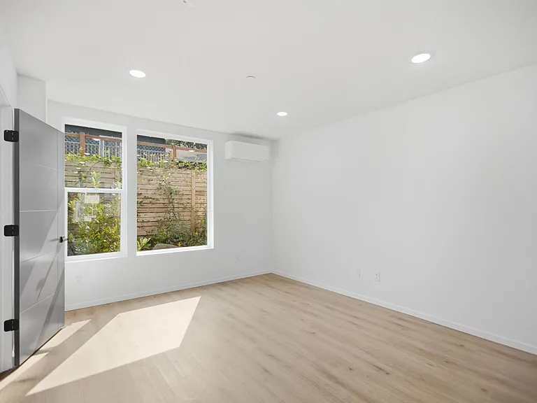 12512 35th Ave NE #F — Photo 14
