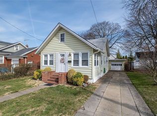 9 W Chester St, Valley Stream, NY 11580