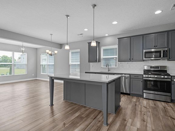 3rd image of 7035 Ashford Way