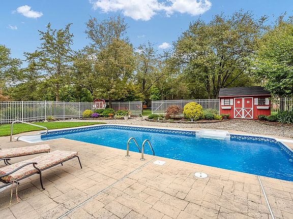 4th image of 408 Mahnken Dr